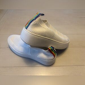 Steve Madden slip on size 6